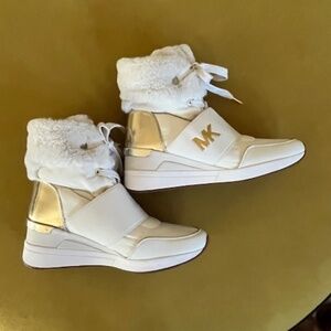 NWOB Michael Kors Cream Nylon Fleece Lined Wedge Boot Sz 10 Apres Ski Athleisure